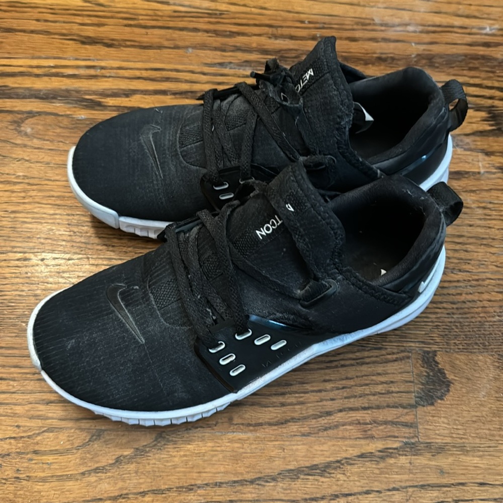 nike woman shoes size 7